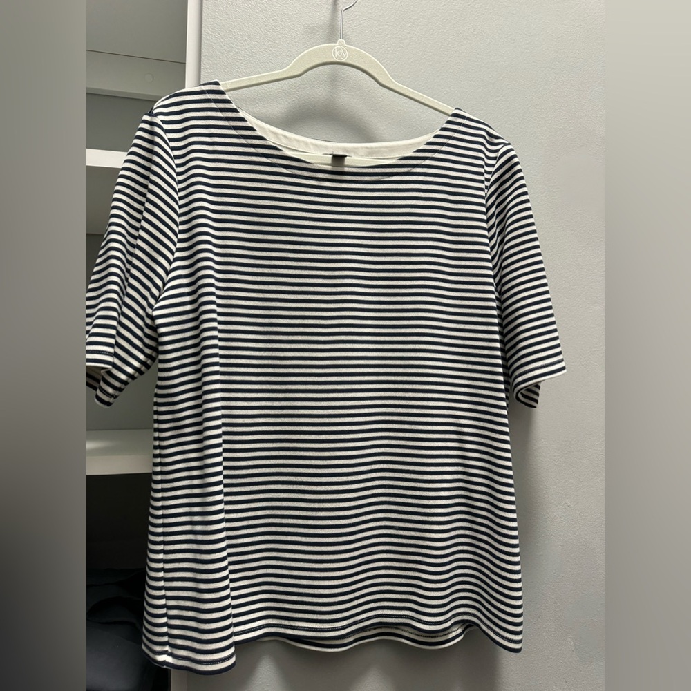 ANN TAYLOR DRESSY TSHIRT
